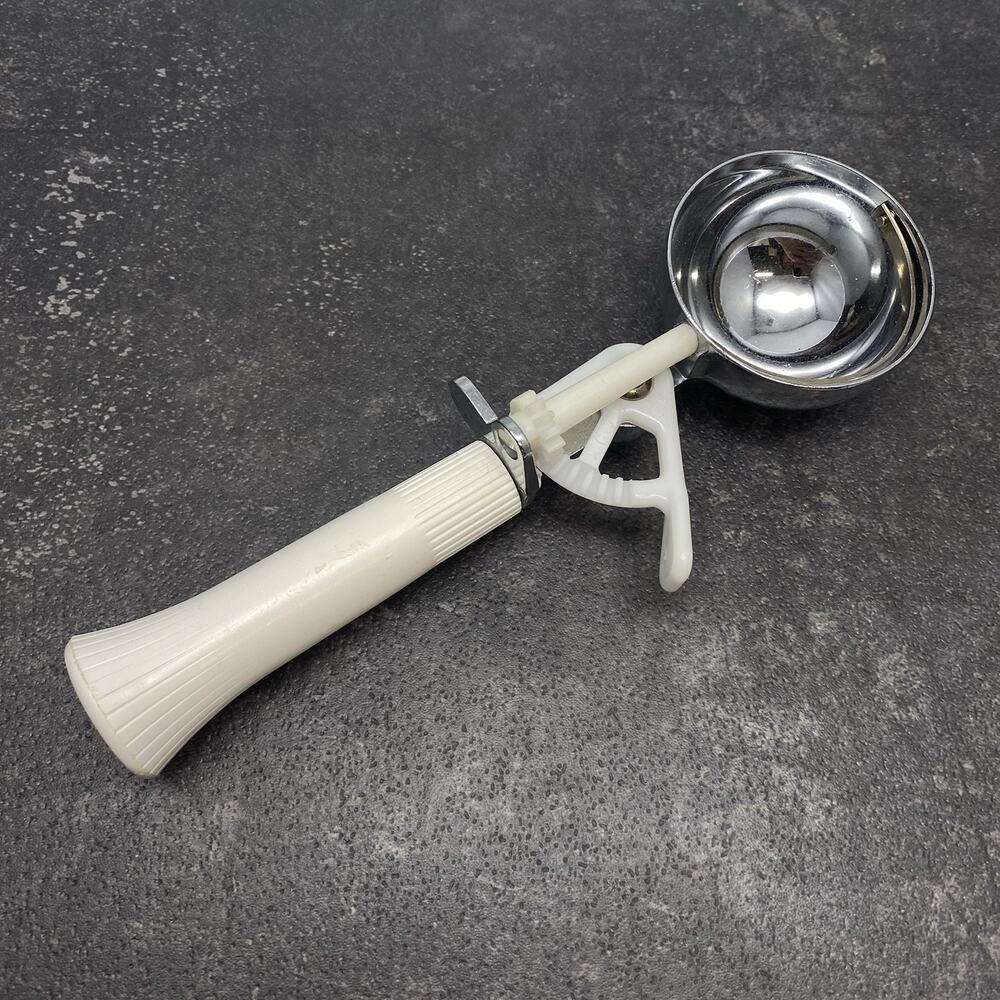 Vintage Bonny Mechanical Ice‎ Cream Scoop White Plastic Handle